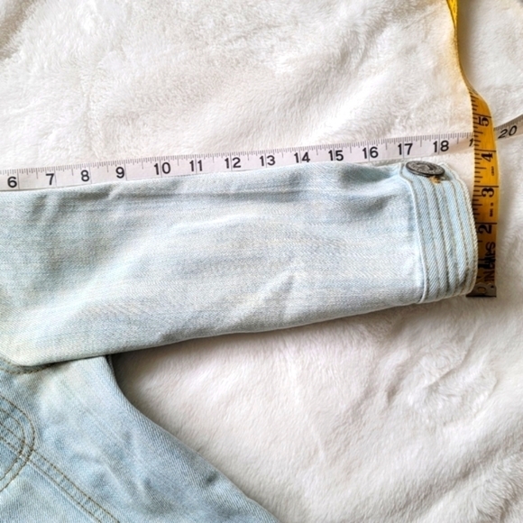 90'S Vintage RAMPAGE Cropped Jean Jacket with 3/4 Sleeves and Heart Buttons - Picture 6 of 7